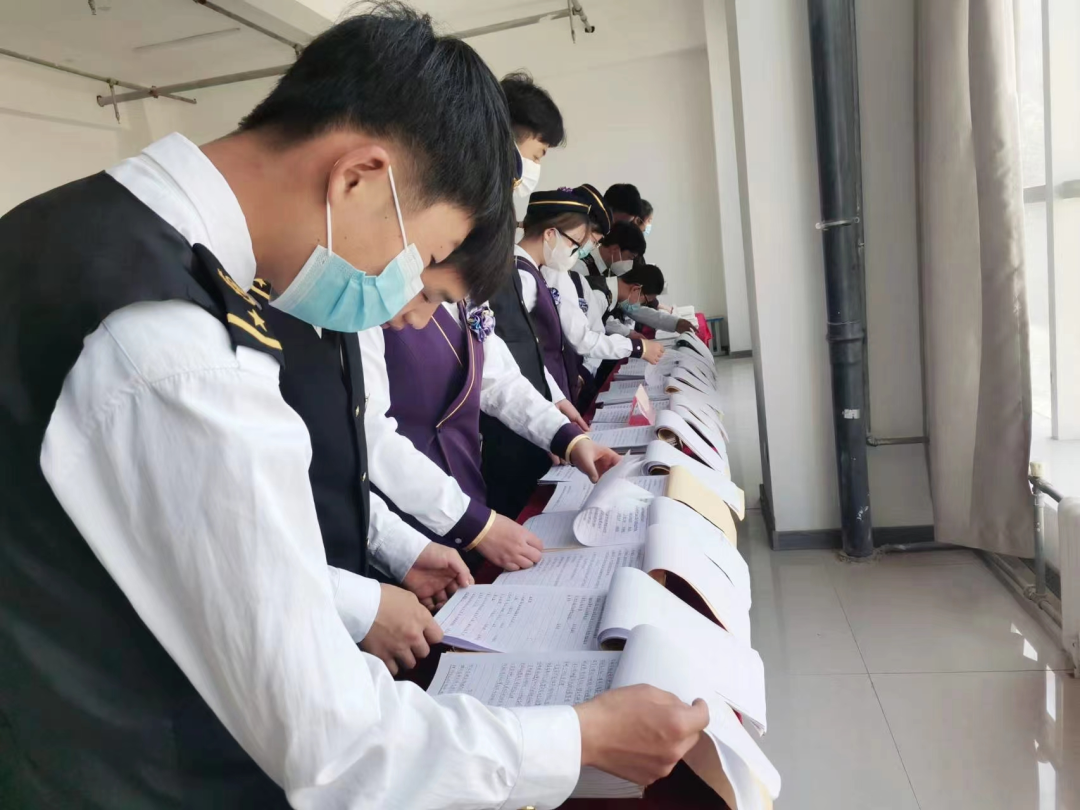 兰州中专学校高铁乘务专业好不好？