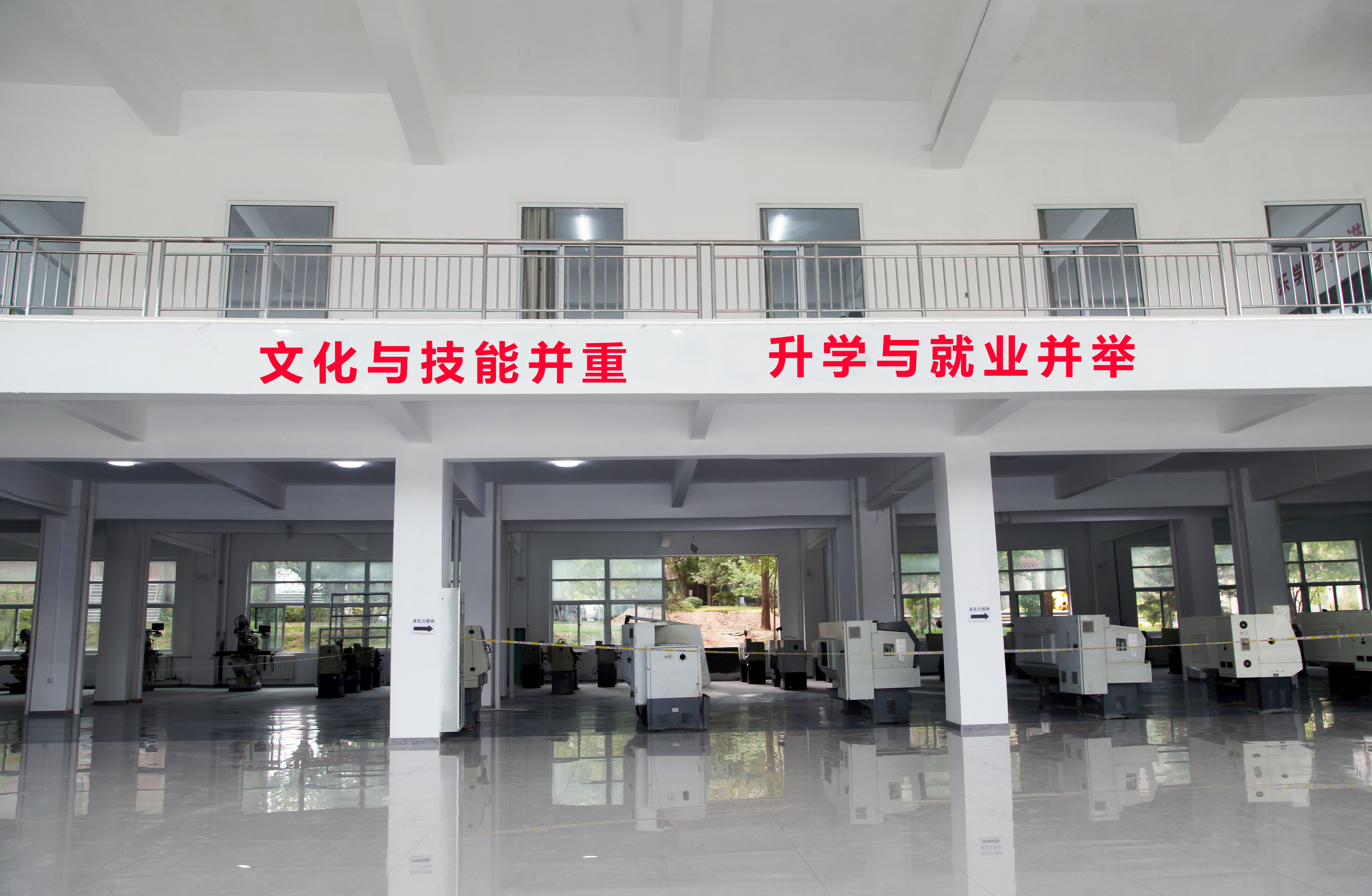 初中毕业是上技校还是外出打工，甘肃中专学校给你答案