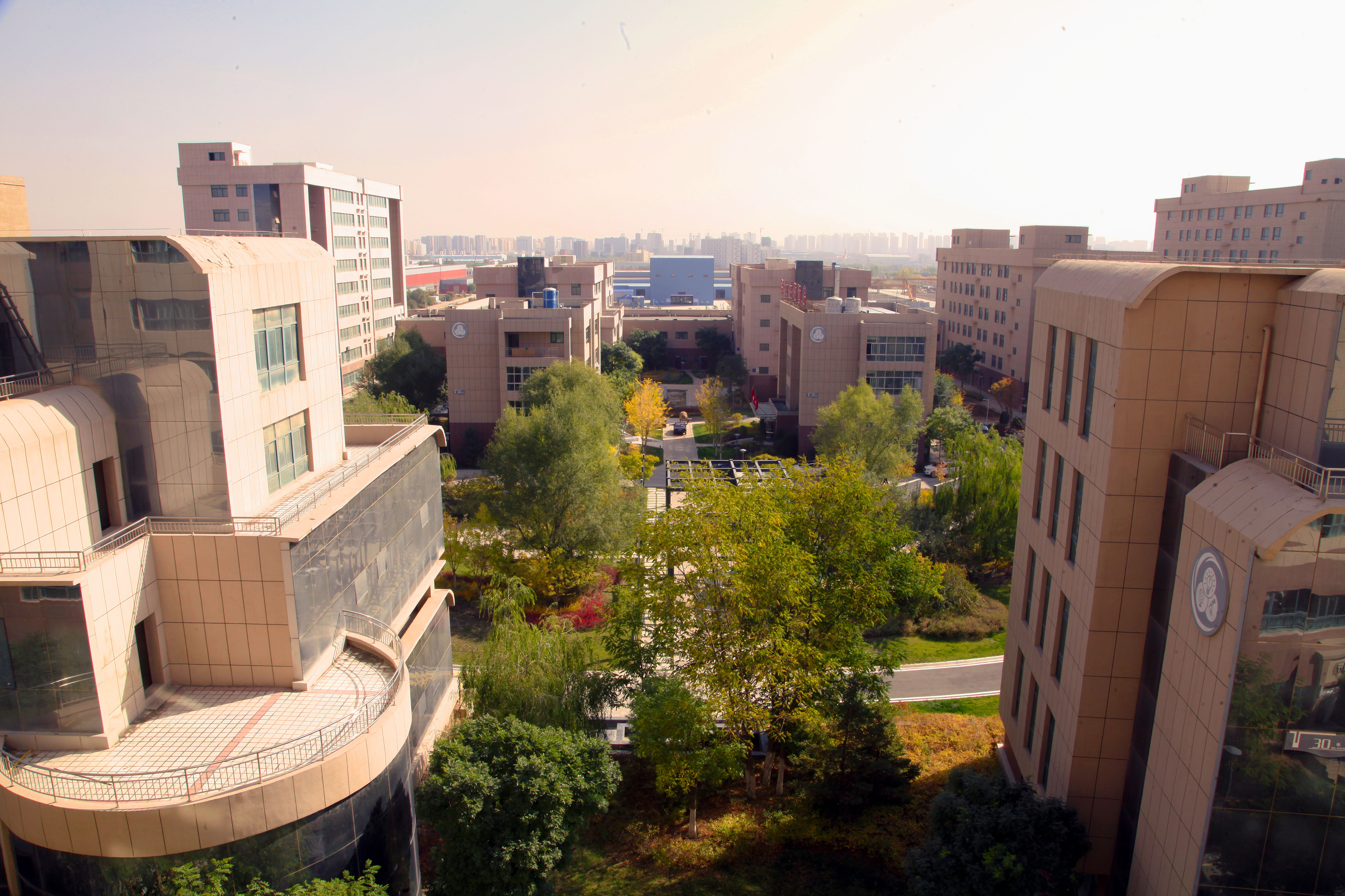 学汽修去兰州汽修学校，还是去汽修店？