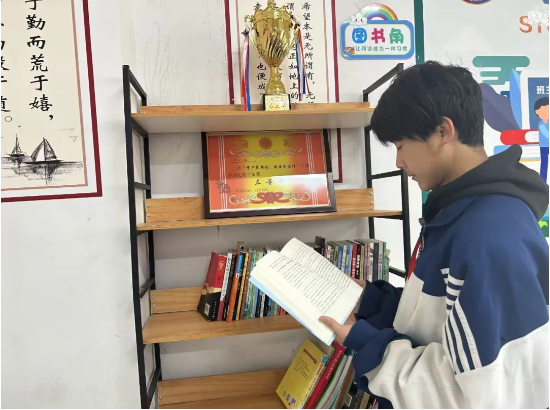 书林漫步 经典共享：学生荐书：《老人与海》