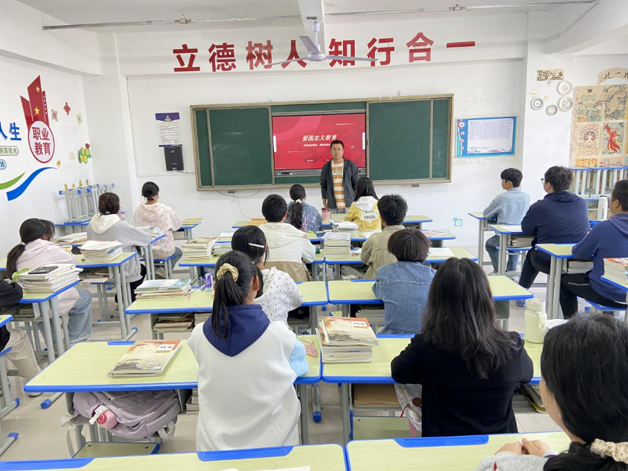 成长加油站·你说我听 | 以青春之姿，书写爱国华章